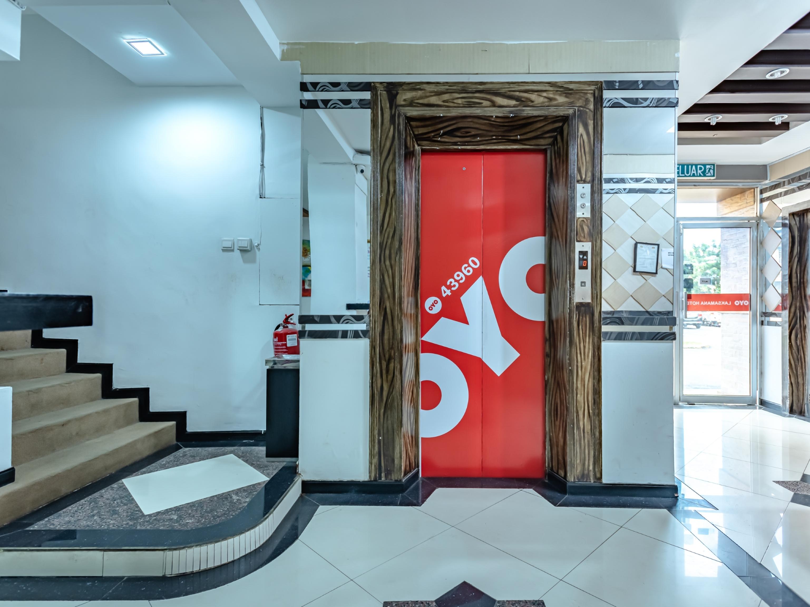 Oyo 43960 Laksamana Executive & Boutique Hotel Tawau Luaran gambar