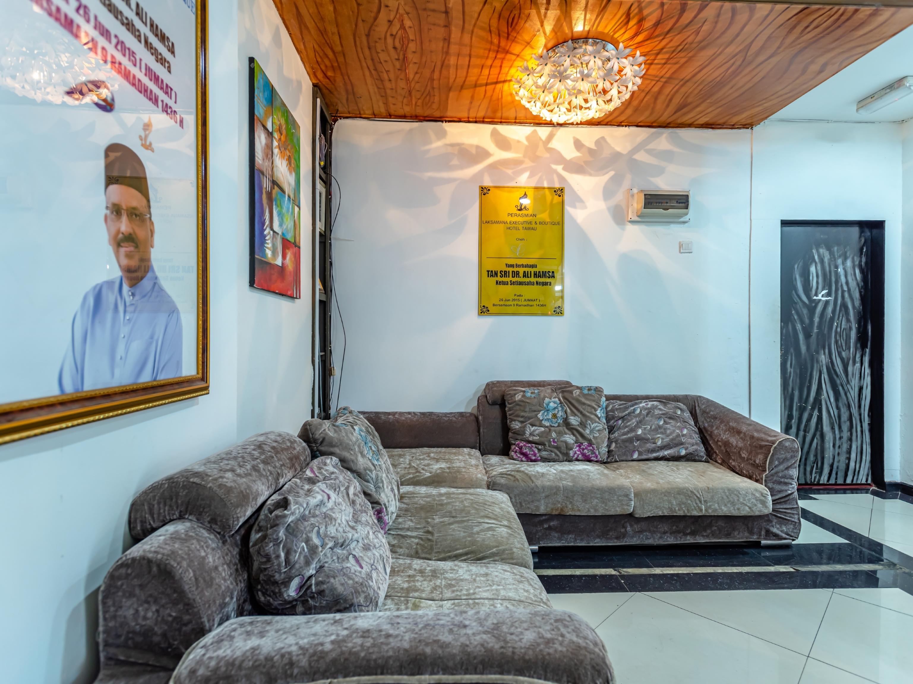 Oyo 43960 Laksamana Executive & Boutique Hotel Tawau Luaran gambar